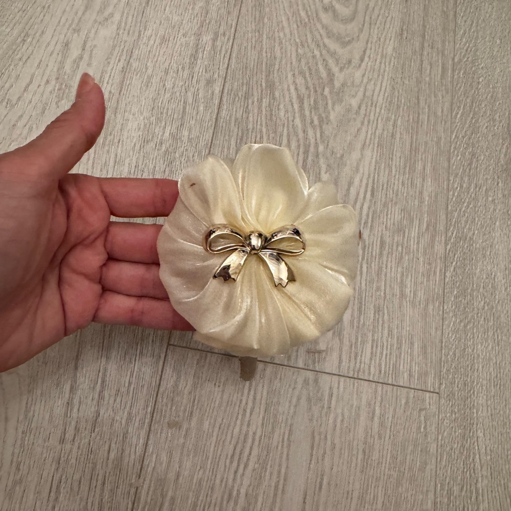 Elegant Cream Hair Clip with Gold Bow